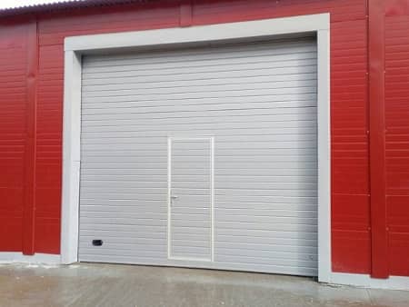Секционные гаражные ворота с калиткой в Ереване
