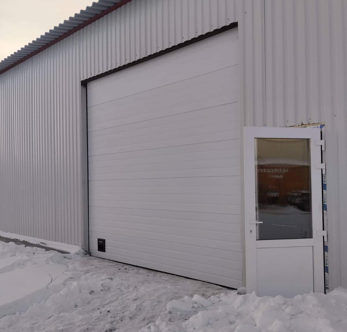 Секционные ворота DoorHan в Ереване с установкой